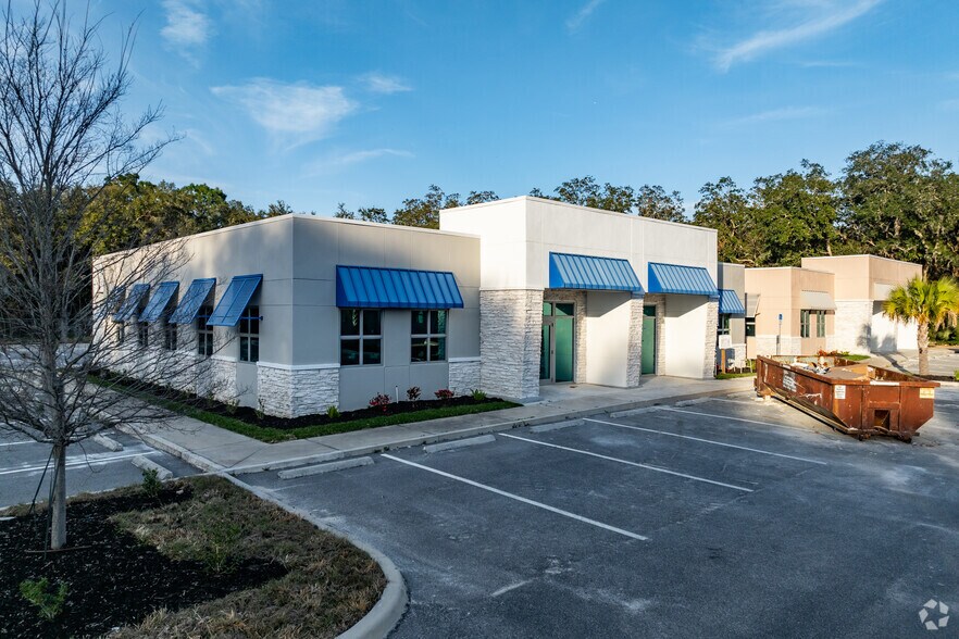 871-801 Highway 466, Lady Lake, FL for lease - Building Photo - Image 2 of 6