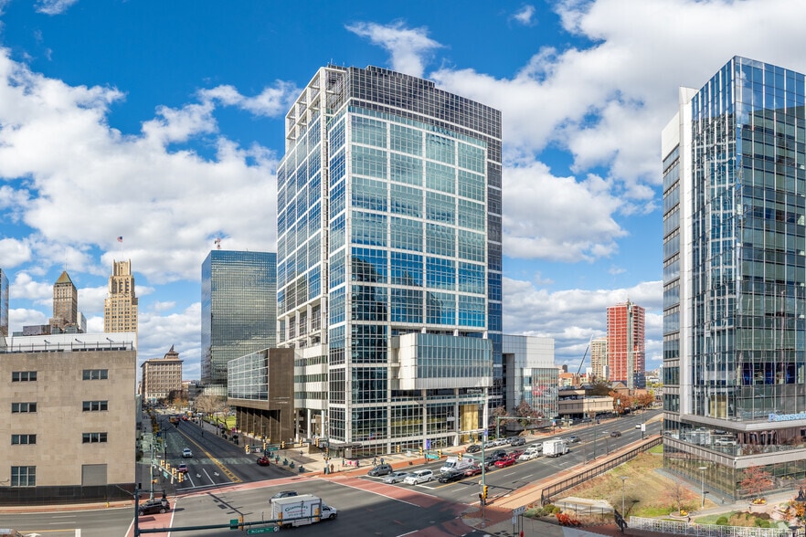 1085 Raymond Blvd, Newark, NJ à louer - Photo du bâtiment - Image 3 de 18