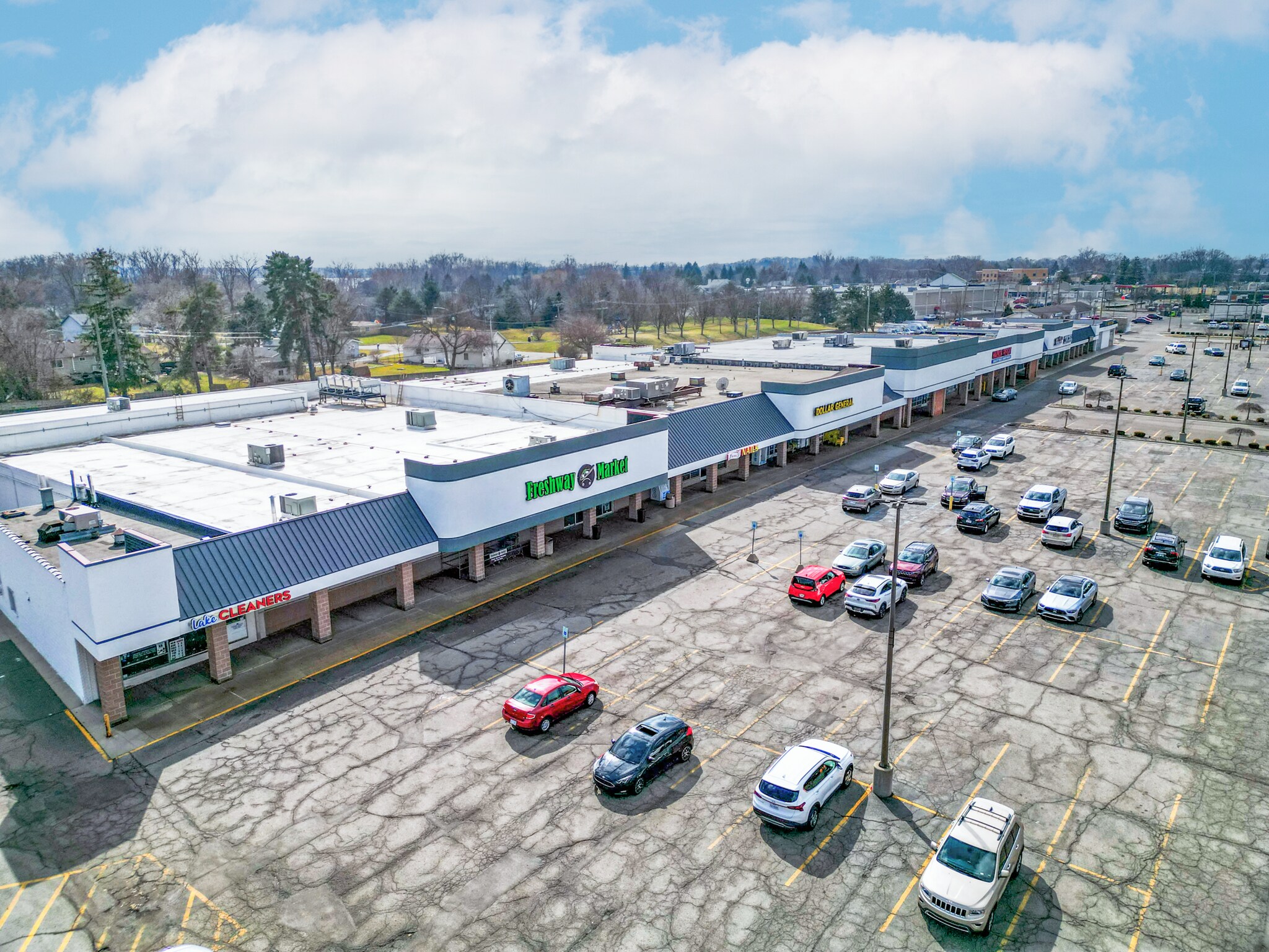 1124-1198 E West Maple Rd, Walled Lake, MI for lease Primary Photo- Image 1 of 4
