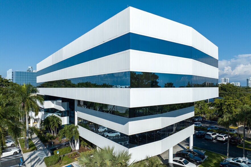 6550 N Federal Hwy, Fort Lauderdale, FL à louer - Photo du bâtiment - Image 3 de 6