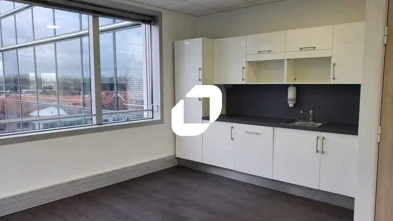 Office in Villepinte for lease - Interior Photo - Image 2 of 9