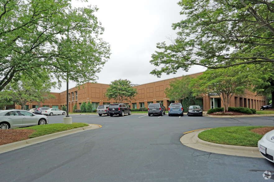 2200 Gateway Centre Blvd, Morrisville, NC for lease - Primary Photo - Image 1 of 13