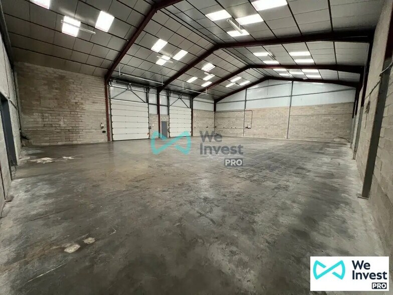 Flex in Reims for lease - Interior Photo - Image 2 of 8