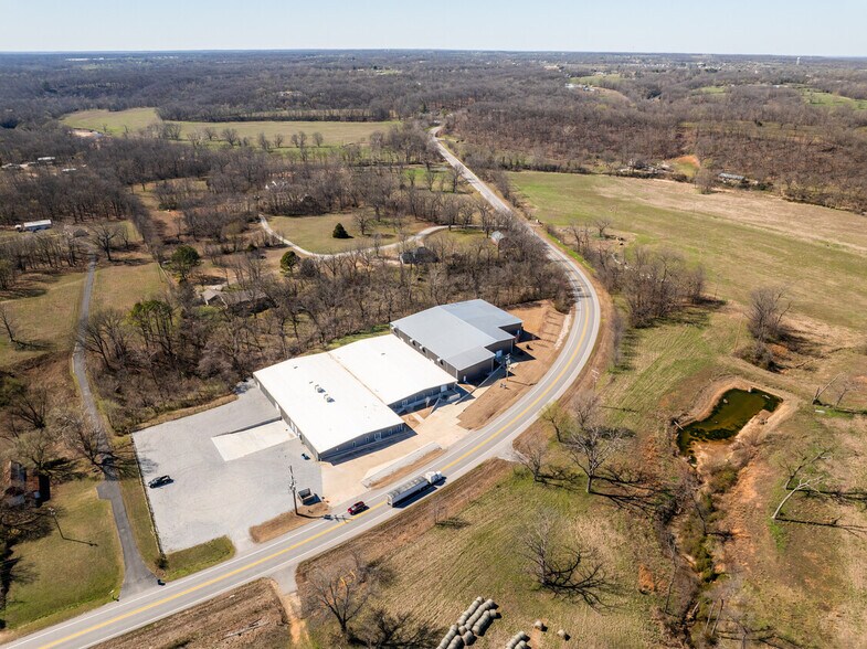 Hwy 59 Industrial Buildings portefeuille de 2 propriétés à vendre sur LoopNet.ca - Photo du bâtiment - Image 3 de 11