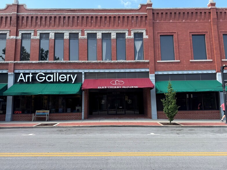 100 E Park St, Olathe, KS à louer - Photo du bâtiment - Image 3 de 23