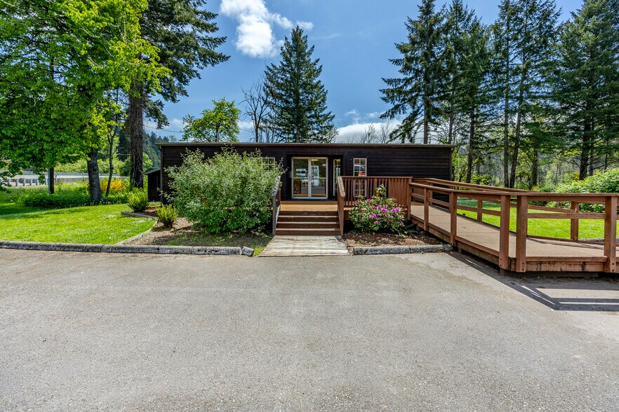 45632 McKenzie Hwy, Vida, OR à vendre - Photo du bâtiment - Image 1 de 43