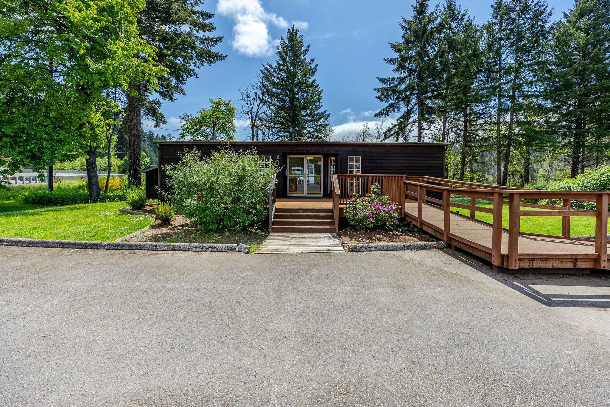 45632 McKenzie Hwy, Vida, OR for sale Building Photo- Image 1 of 44