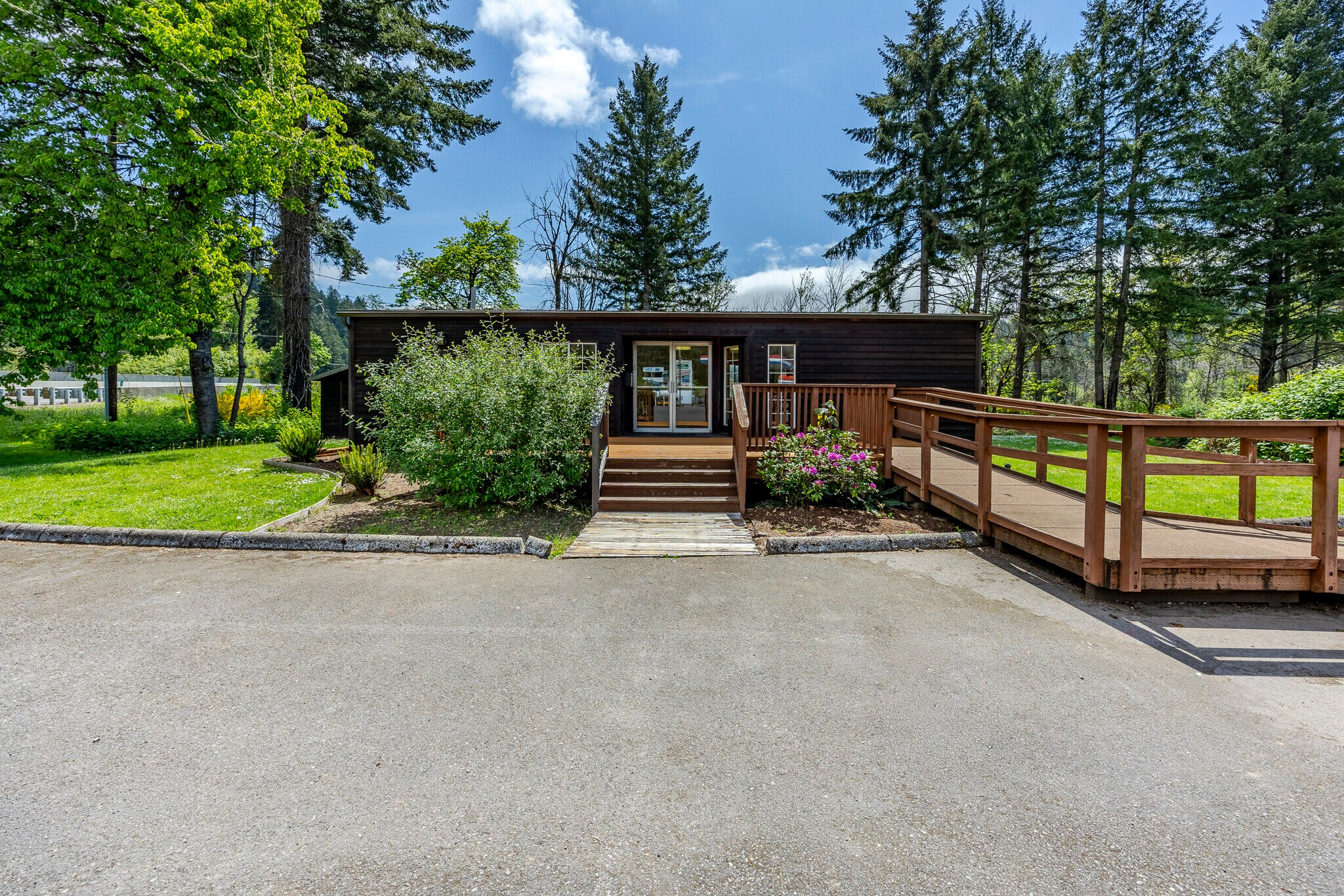 45632 McKenzie Hwy, Vida, OR à vendre Photo du bâtiment- Image 1 de 44