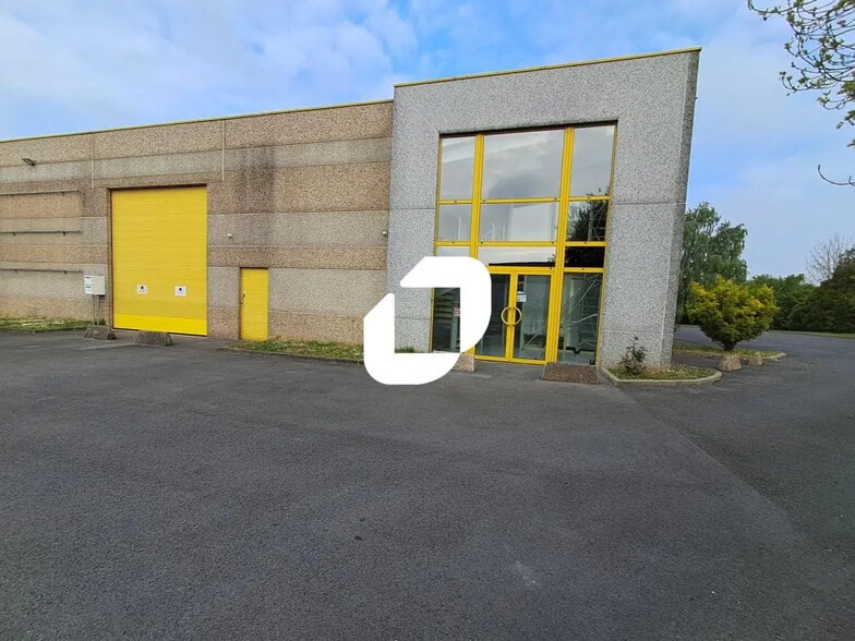 Office in Templemars for lease - Building Photo - Image 3 of 9