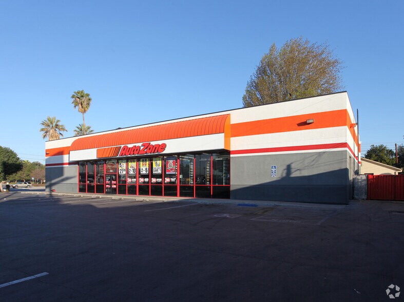 501 E Holt Ave, Pomona, CA à louer - Photo du bâtiment - Image 2 de 2