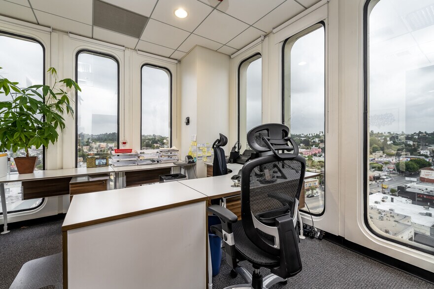 1910 W Sunset Blvd, Los Angeles, CA à louer - Photo du bâtiment - Image 1 de 19