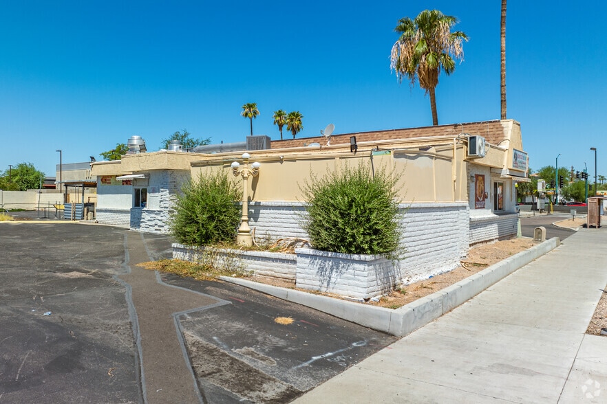 7830 N 19th Ave, Phoenix, AZ à vendre - Photo du bâtiment - Image 2 de 23