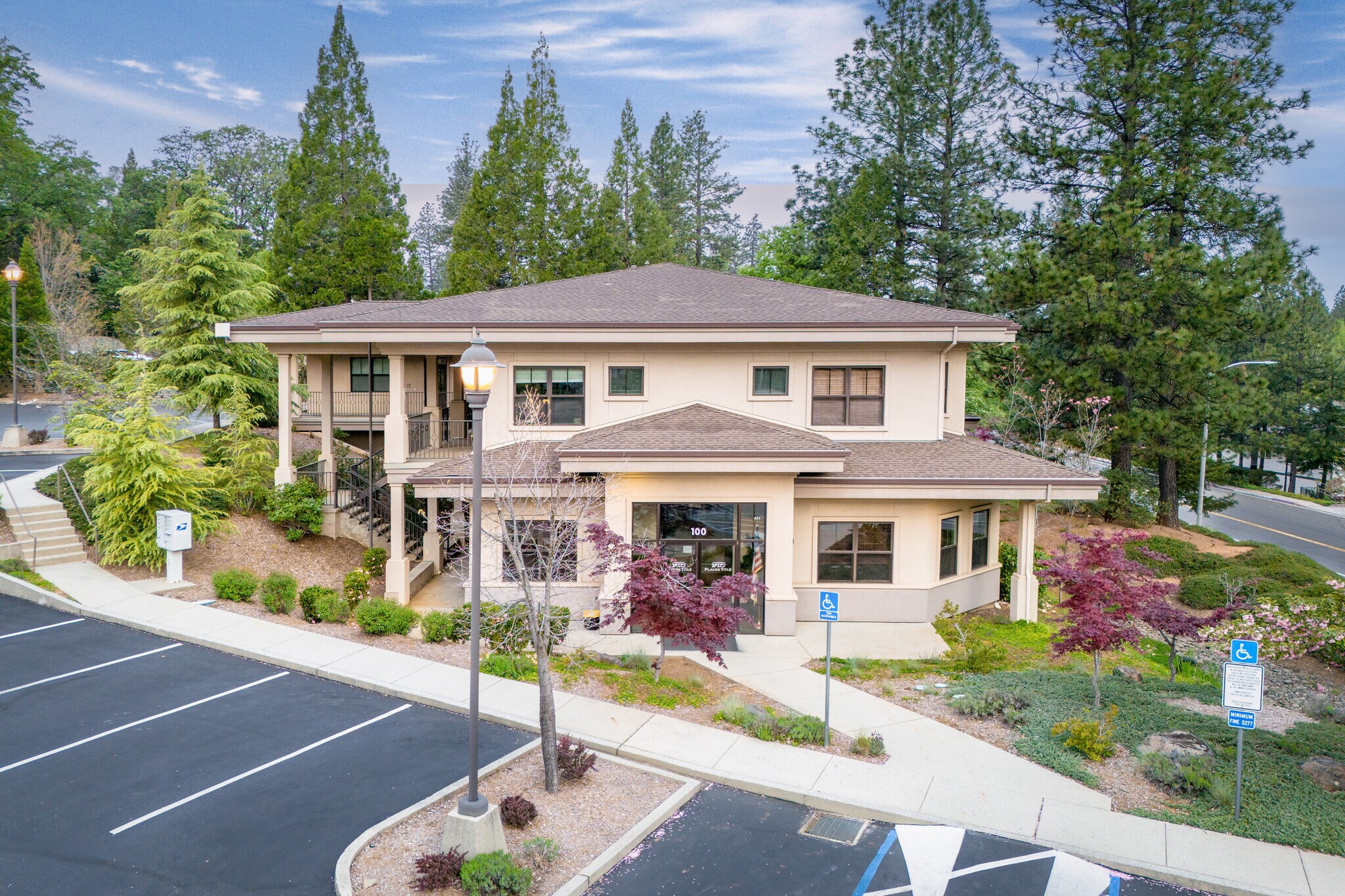 380 Sierra College Dr, Grass Valley, CA à louer Photo du bâtiment- Image 1 de 10