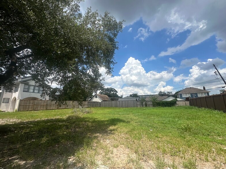 1648 Richmond Ave, Houston, TX for sale - Primary Photo - Image 1 of 4