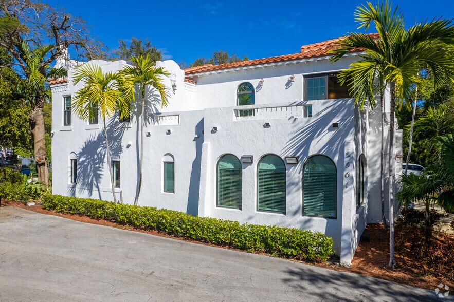 445 NE 56th St, Miami, FL for lease - Building Photo - Image 2 of 11