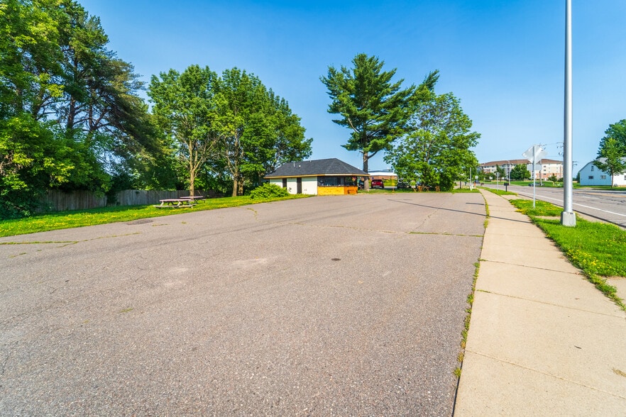 1707 Merrill Ave, Wausau, WI for sale - Building Photo - Image 2 of 30
