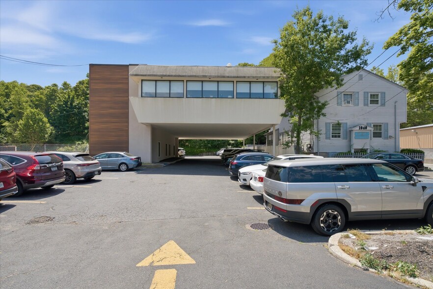 1038 West Jericho Tpke, Smithtown, NY à vendre - Photo du bâtiment - Image 2 de 54