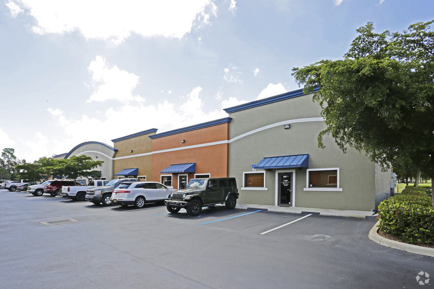 7863 Drew Cir, Fort Myers, FL for lease - Building Photo - Image 2 of 20