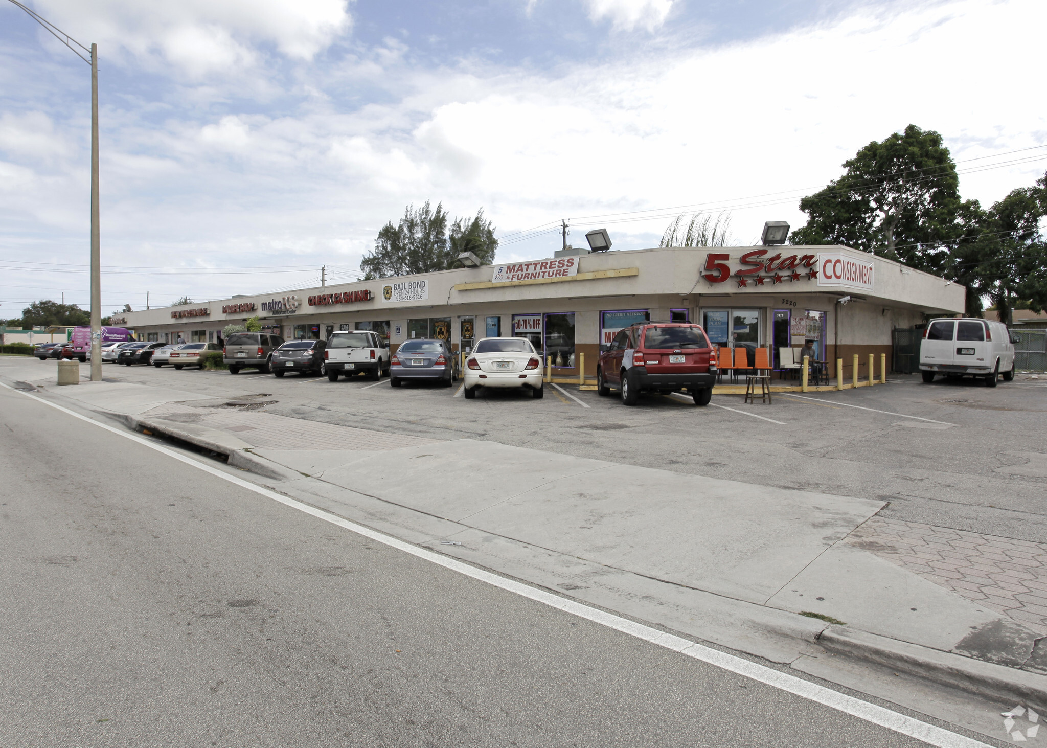 3200-3218 W Broward Blvd, Fort Lauderdale, FL for lease Primary Photo- Image 1 of 2