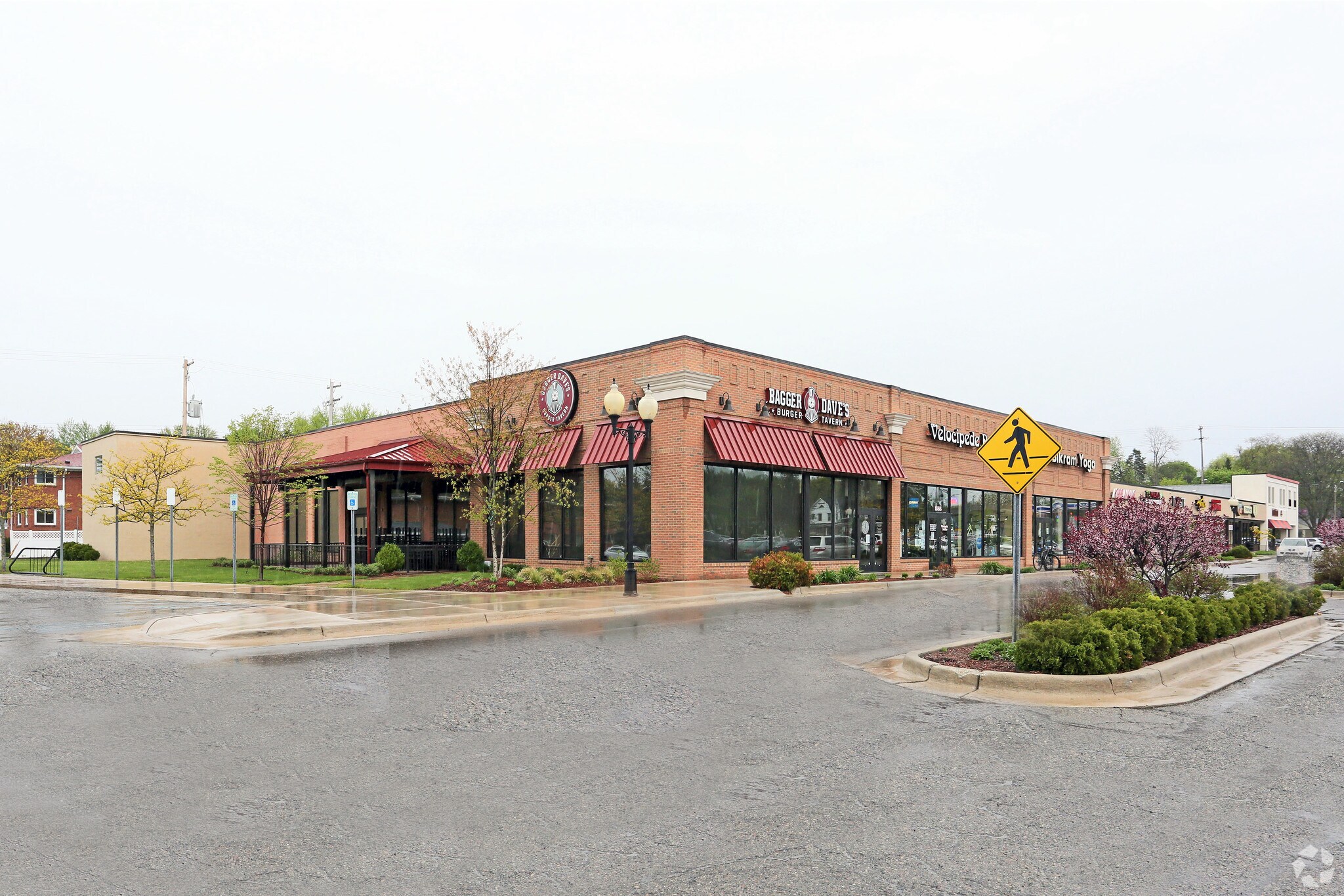 1351-1403 E Grand River Ave, East Lansing, MI à louer Photo principale- Image 1 de 12