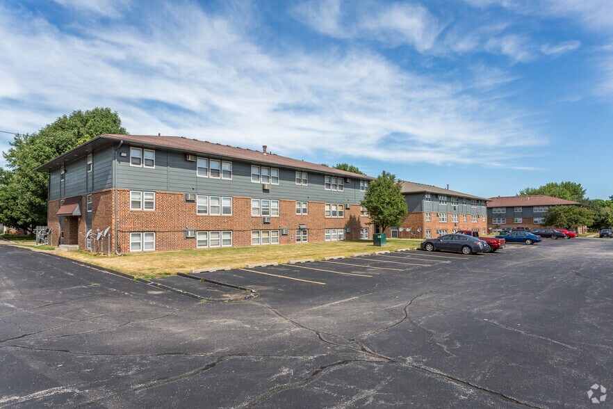 317 NE Trilein Dr, Ankeny, IA à vendre - Photo du bâtiment - Image 3 de 11