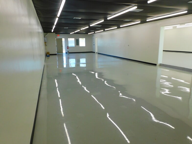 409-413 N Chester Ave, Bakersfield, CA for lease - Building Photo - Image 3 of 5