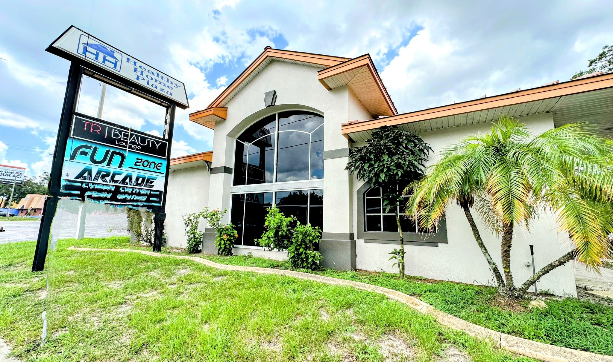 4211 E Busch Blvd, Tampa, FL à louer Photo du bâtiment- Image 1 de 8