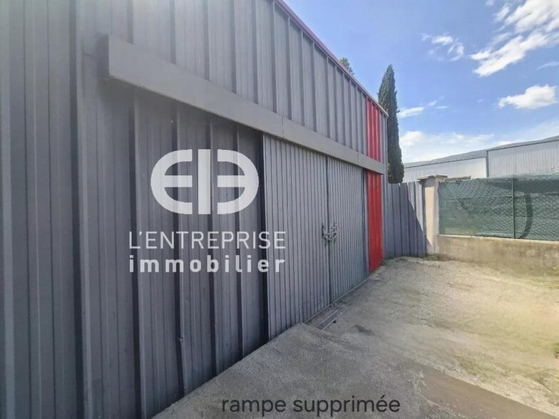 Industrial in Carros for lease - Building Photo - Image 1 of 10
