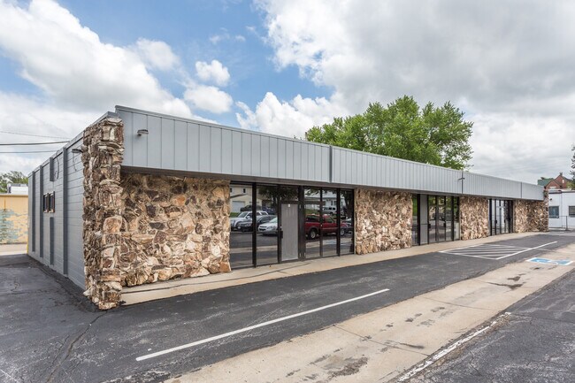 Plus de détails pour 3015 Menke Cir, Omaha, NE - Bureau à louer