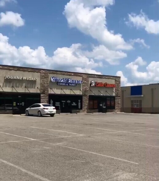 715 E Main St, Henderson, TN à louer - Photo du bâtiment - Image 2 de 3