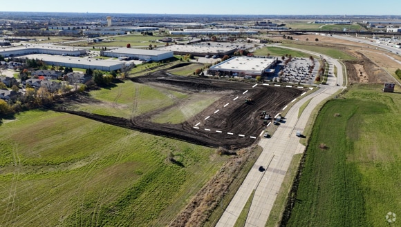 10500 Plum Dr, Urbandale, IA à vendre - Photo du bâtiment - Image 2 de 4