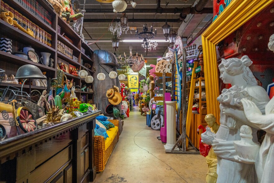 1240 NW 74th St, Miami, FL à vendre - Photo du bâtiment - Image 3 de 26