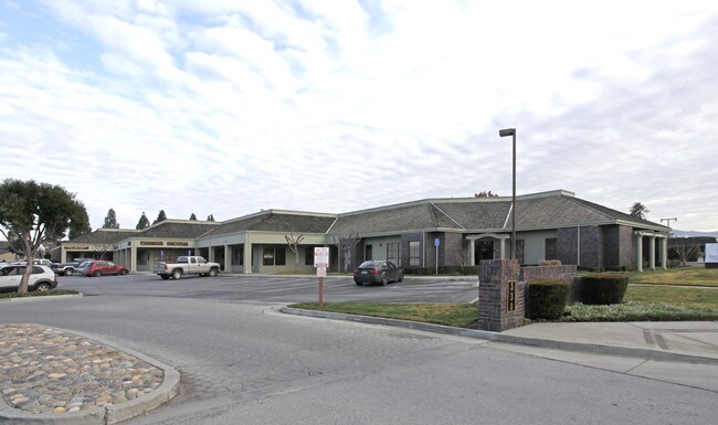 Plus de détails pour 330 Tres Pinos Rd, Hollister, CA - Bureau à louer