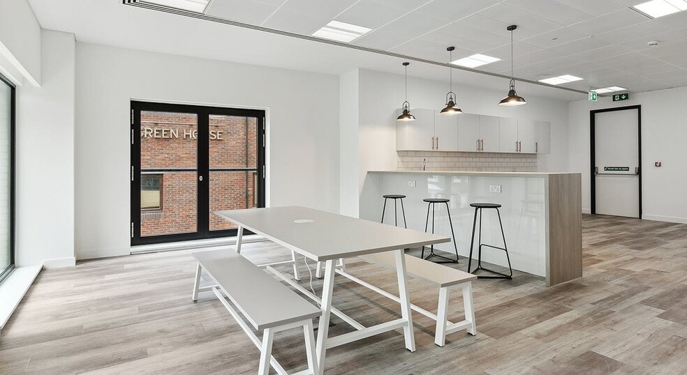 174 Hammersmith Rd, Londres à louer - Photo du bâtiment - Image 3 de 18
