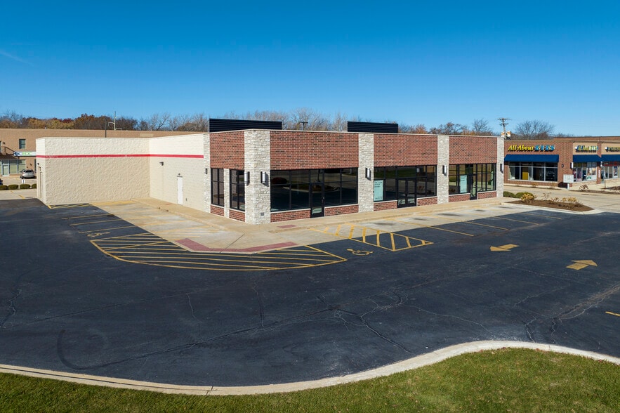 2151 Sycamore Rd, Dekalb, IL for lease - Building Photo - Image 2 of 9