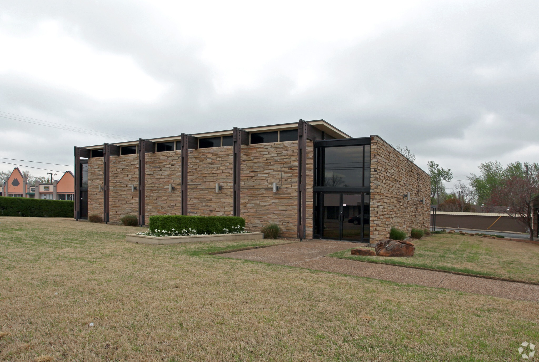 3841-2 S Peoria Ave, Tulsa, OK for sale Primary Photo- Image 1 of 3