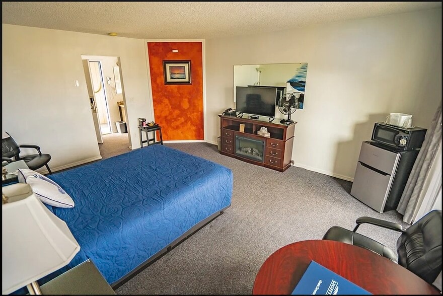 460 Highway 101, Bandon, OR for sale - Interior Photo - Image 2 of 13