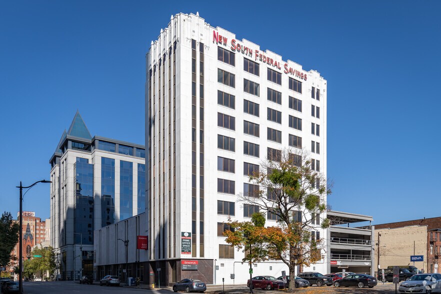 215 N Richard Arrington Jr Blvd, Birmingham, AL à louer - Photo du bâtiment - Image 2 de 14