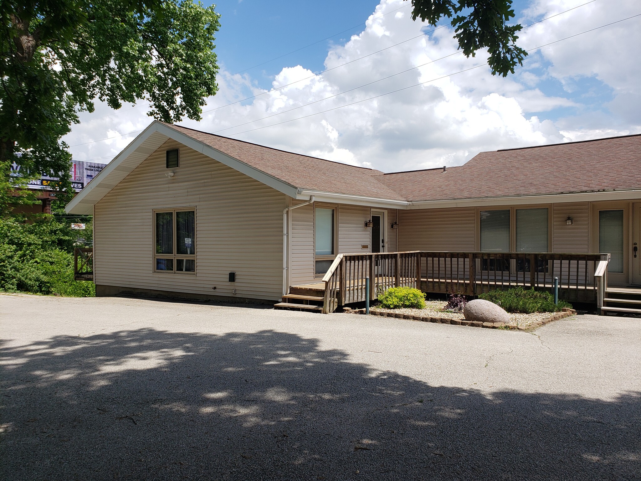 2001 W Monroe St, Springfield, IL for lease Building Photo- Image 1 of 20
