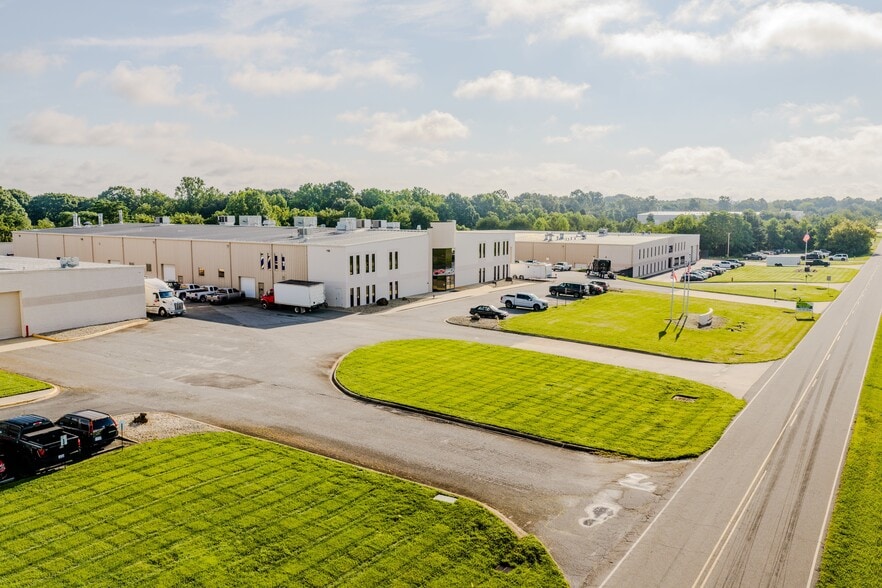 320 Aviation Dr, Statesville, NC for sale - Building Photo - Image 3 of 15