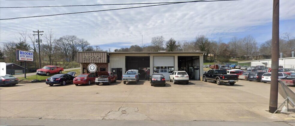 700 N 1st St, Pulaski, TN à vendre - Photo du bâtiment - Image 2 de 5