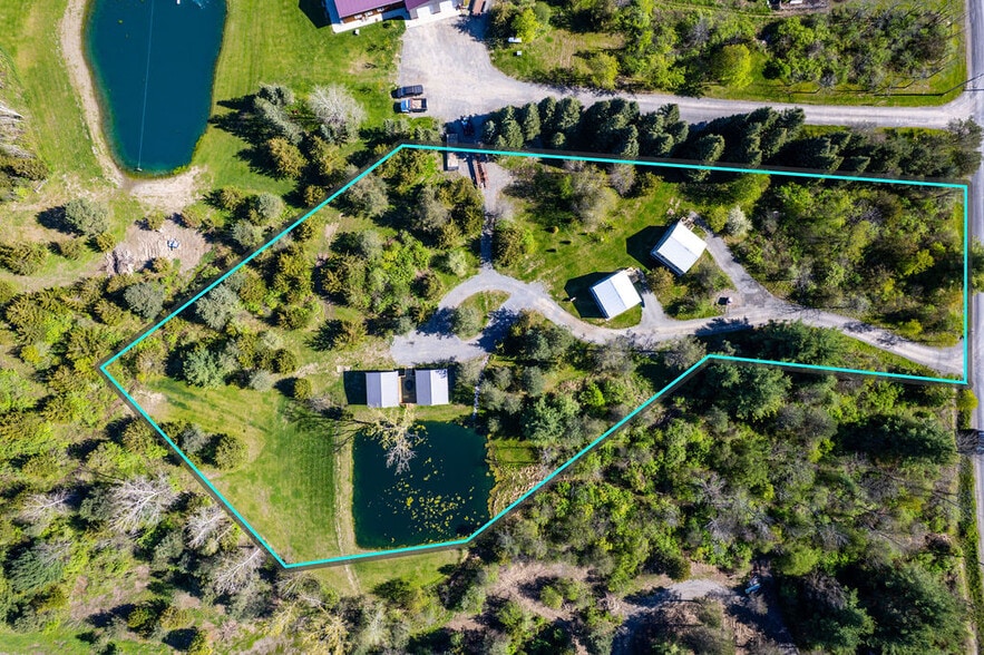 5319 & 5315 Bassett rd, Hector, NY à vendre - Photo du bâtiment - Image 2 de 16