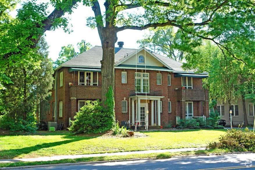 2100 & 2108 E. 7th Street portfolio of 2 properties for sale on LoopNet.ca - Primary Photo - Image 1 of 2