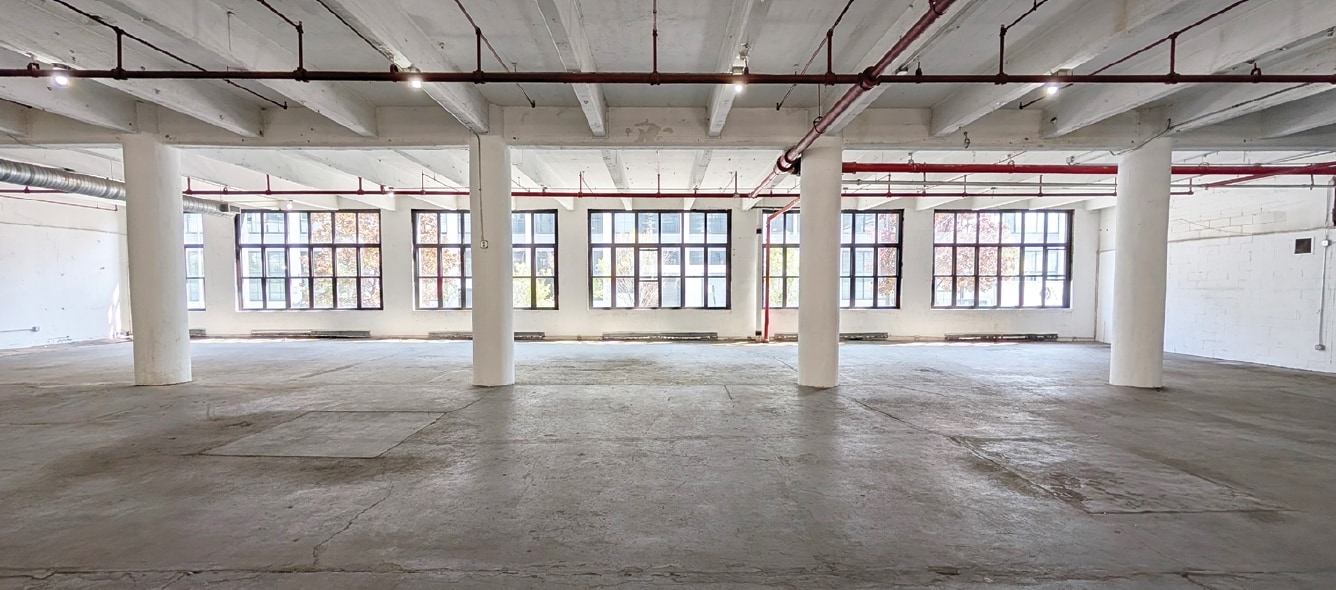 47-32 Austell Pl, Long Island City, NY for lease Interior Photo- Image 1 of 6