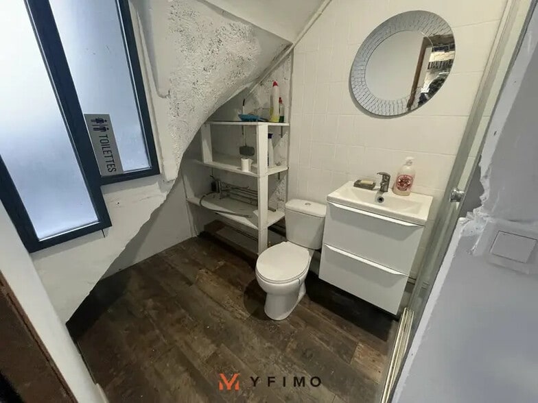 Flex in Ecquevilly for lease - Interior Photo - Image 2 of 7