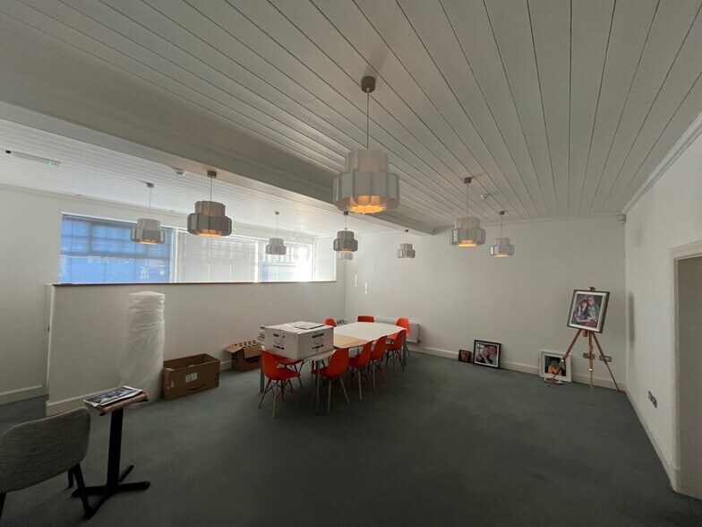 2 Cross St, Enderby à vendre - Photo intérieure - Image 3 de 12