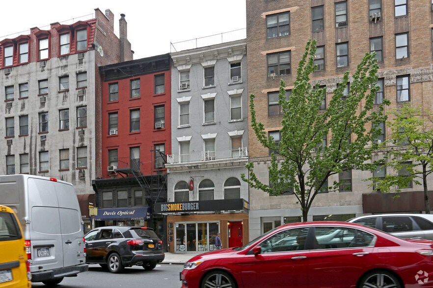 70 Seventh Ave, New York, NY à louer - Photo du bâtiment - Image 2 de 2