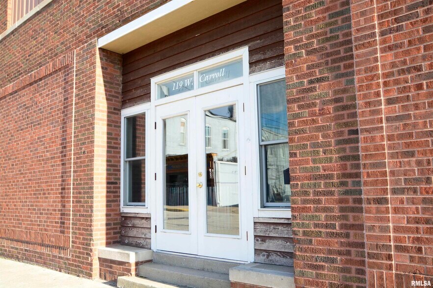 119 W Carroll St, Macomb, IL à vendre - Photo du bâtiment - Image 2 de 13