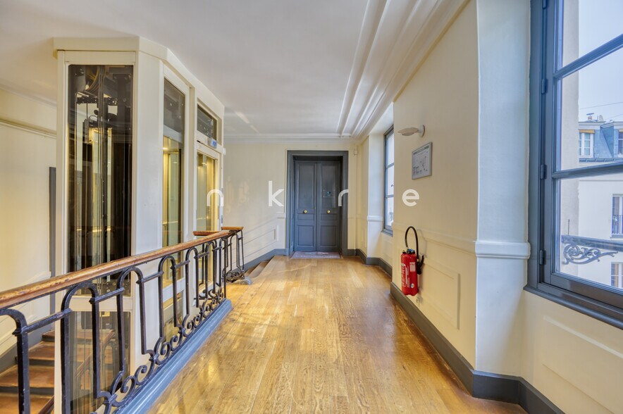 Rue De L'Echiquier, Paris à louer - Photo du bâtiment - Image 2 de 10