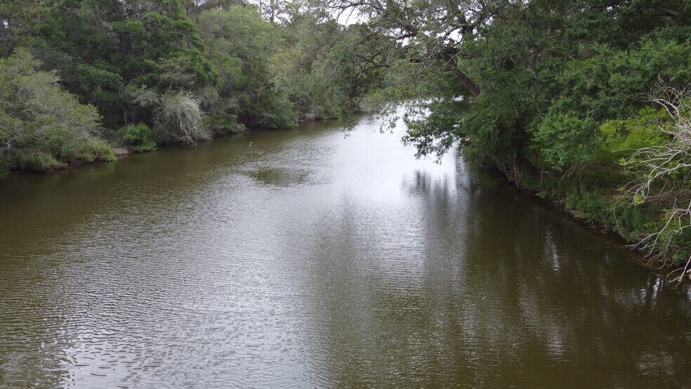 FM 519, Hitchcock, TX à vendre - Photo du bâtiment - Image 2 de 11